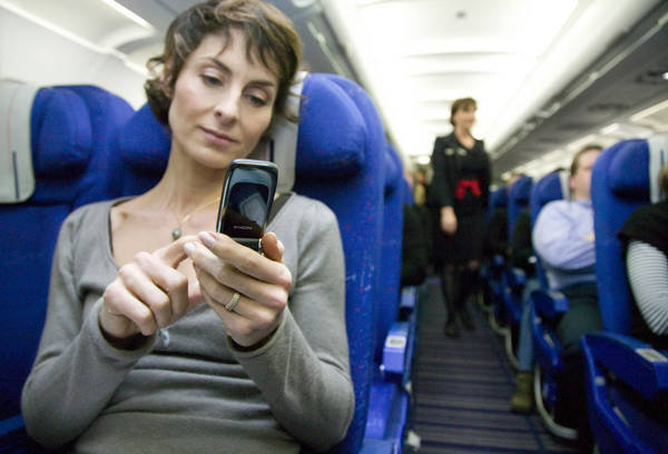 мобильный телефон на борту самолета