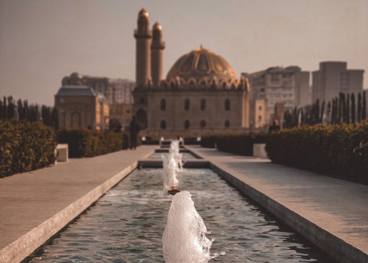 Центральный парк с фонтанами в Баку