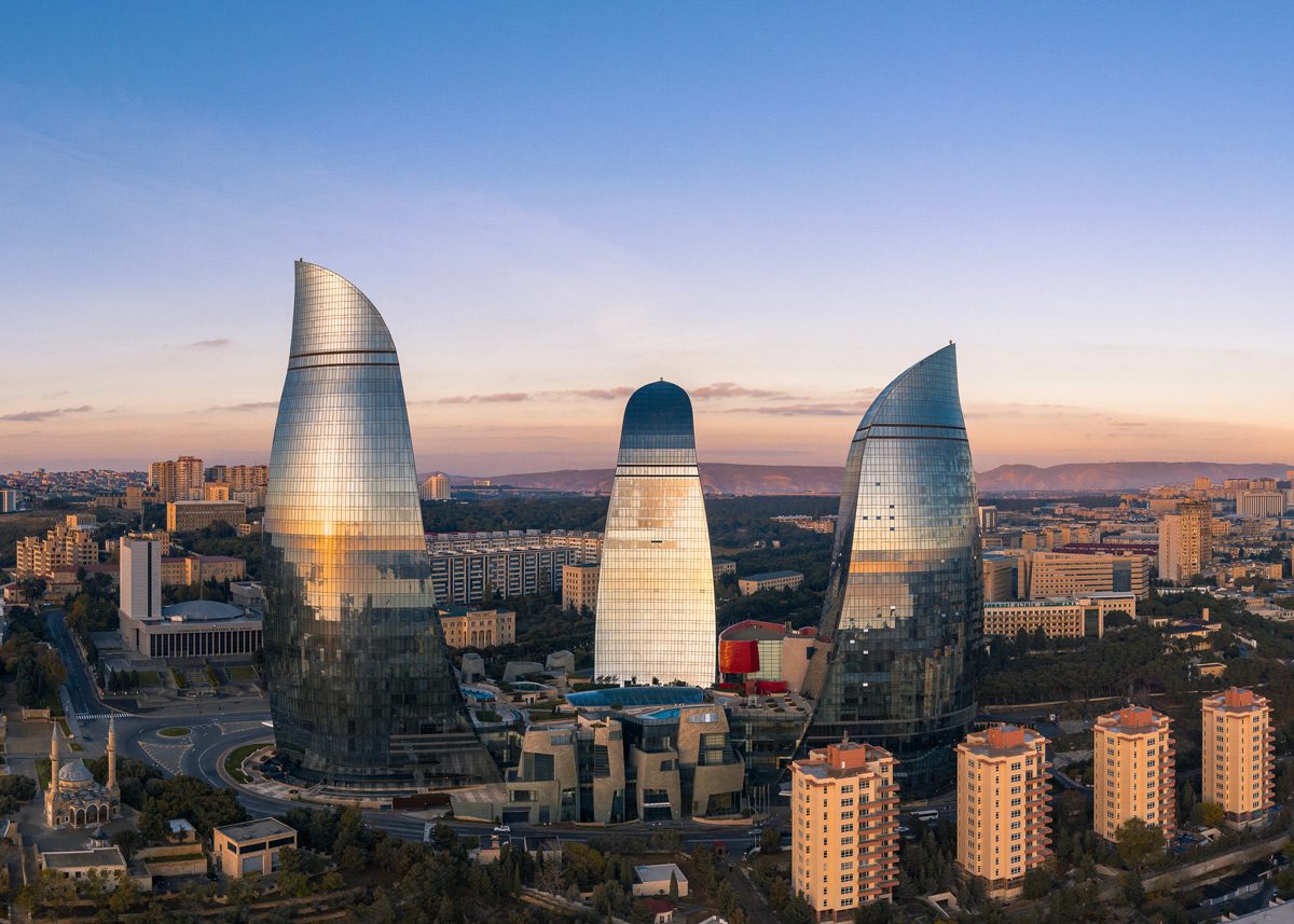 Многоэтажные здания в Баку