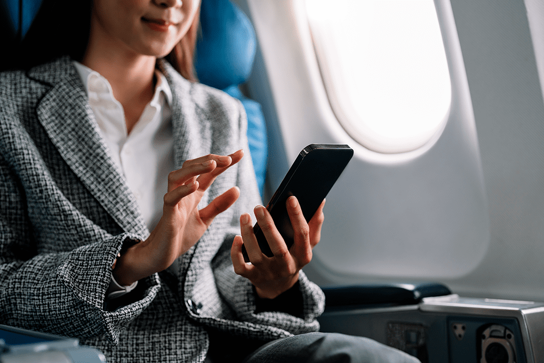 Почему в самолете нужно выключать телефон? Отвечает стюардесса