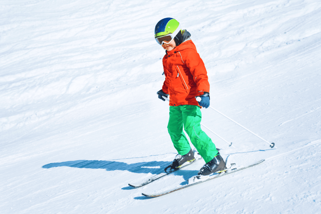 Ребенок на лыжах