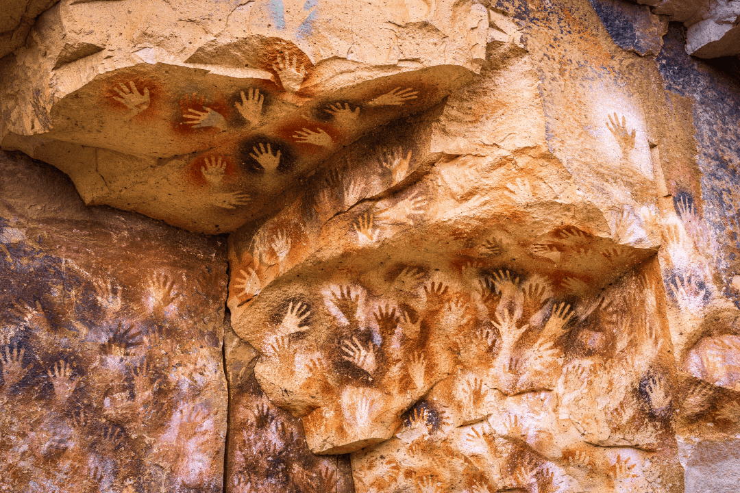 Пещера с наскальными изображениями